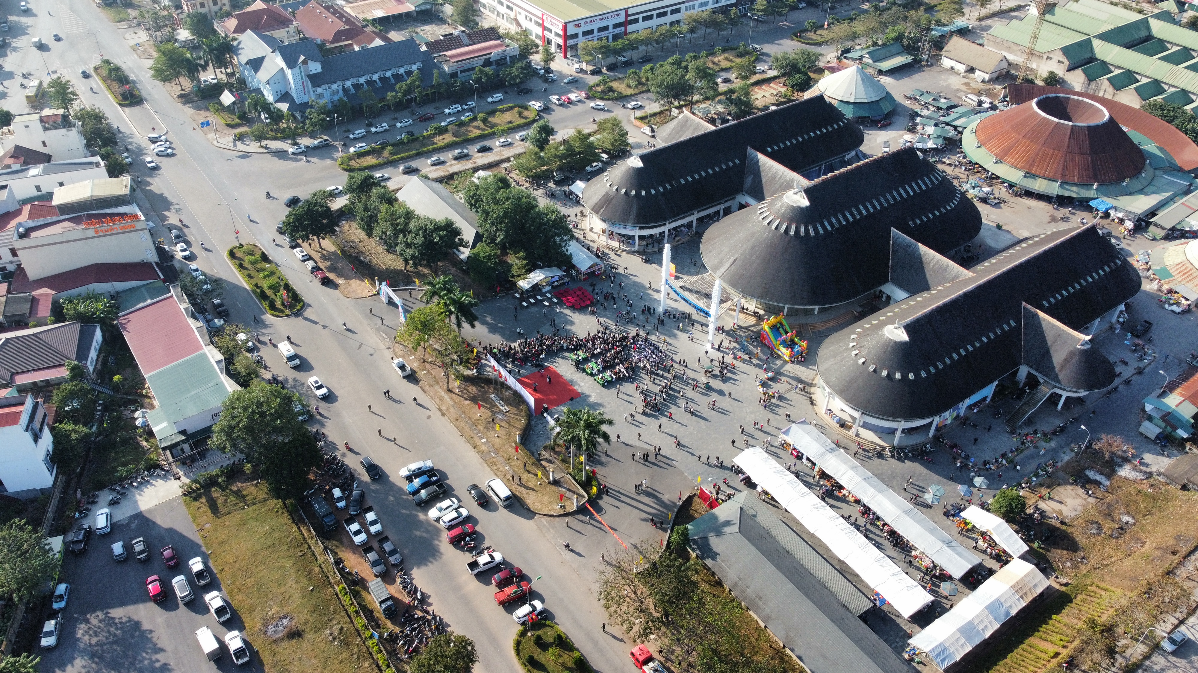 Trung Tâm Thương Mại Lao Bảo 2