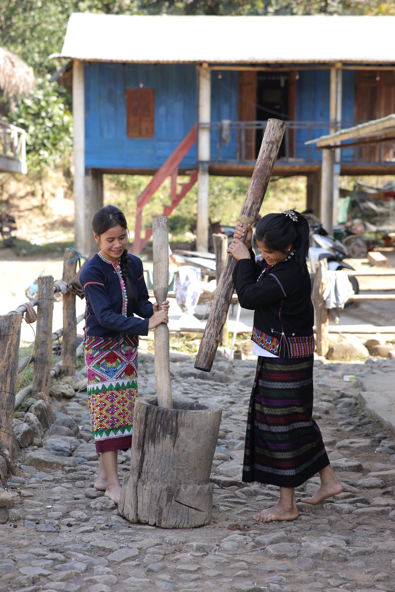 Làng Vân Kiều - Chênh Vênh 5
